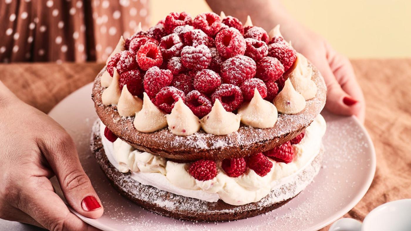 Himbeer-Baiser-Torte mit weißer
Schokolade