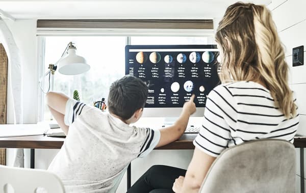 Home Office für Schüler - beim Lernen unterstützen