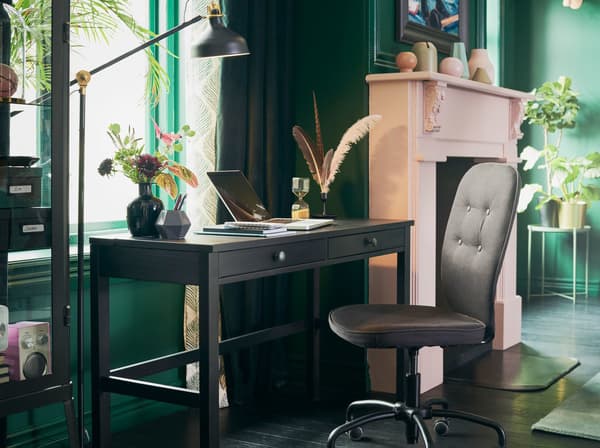 Home Office im Wohnzimmer einrichten