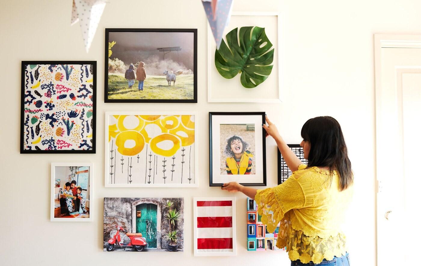 Home visit: how to create an easy gallery wall.