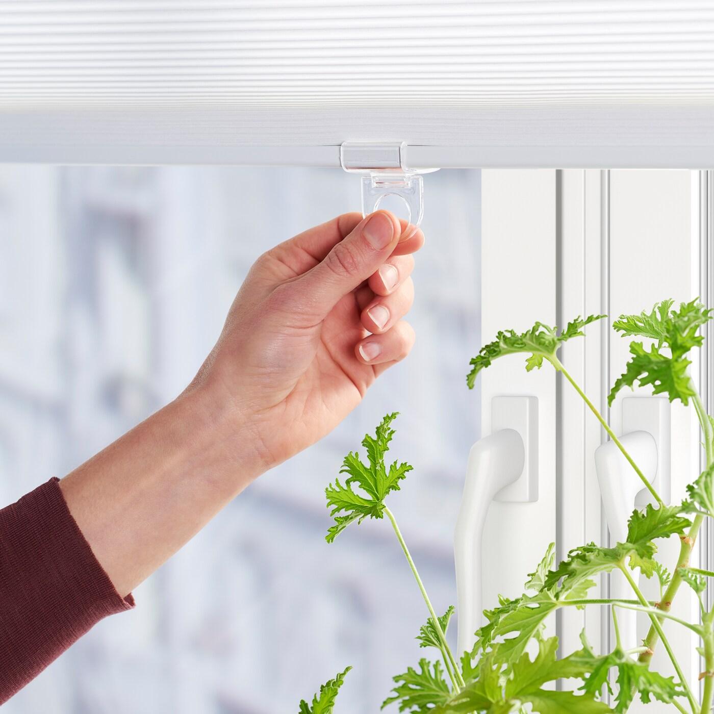 HOPPVALS white cellular blind.