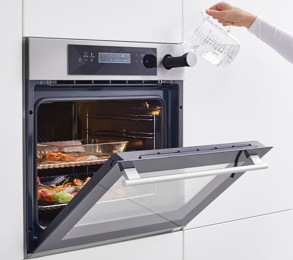 Hotair oven with steam