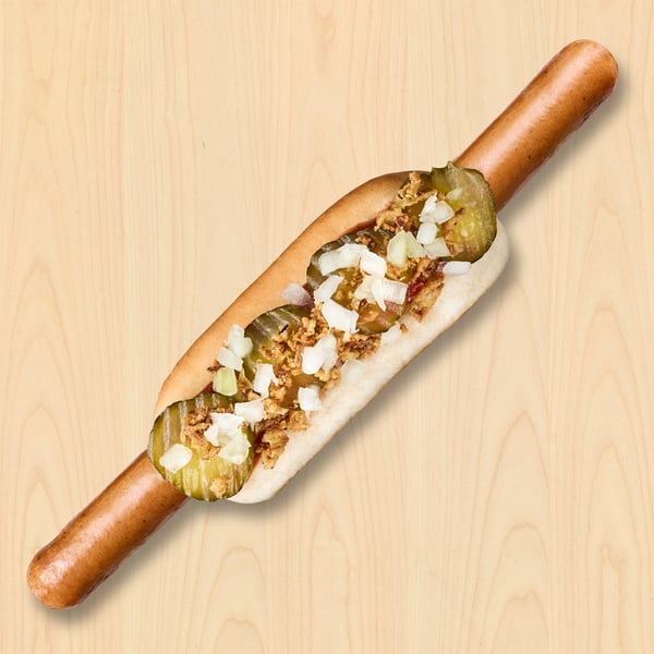 Hotdog
med ketchup, sennep, remoulade, syltede agurker samt ristede og rå løg. 100% danskproduceret pølse fra Hvidebæk Slagteri & Pølsefabrik

29.-