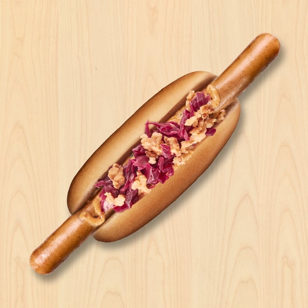 Hotdog med rødkål
samt ristede løg og sennep. 100% danskproduceret pølse fra Hvidebæk Slagteri & Pølsefabrik

20.-