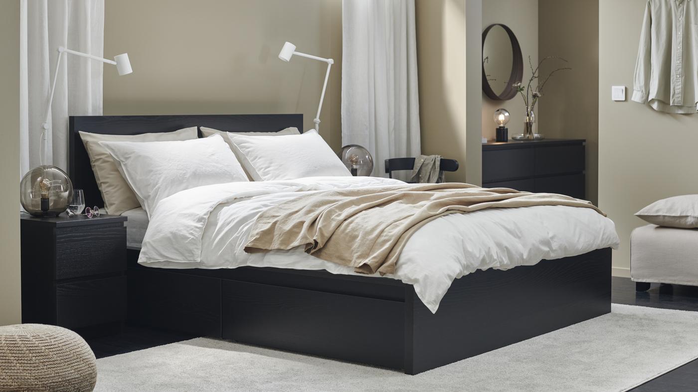 Hotelzimmer mit MALM Bett, MALM Kommode