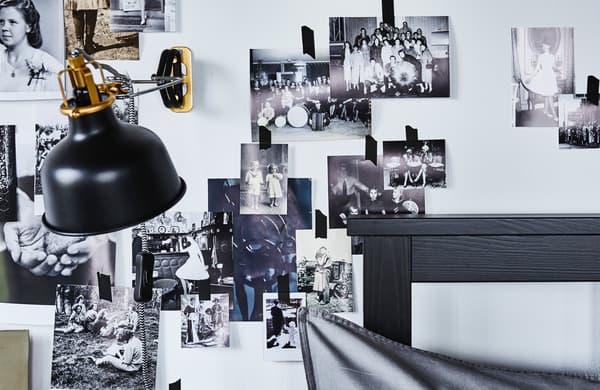 How to decorate a hallway using photos