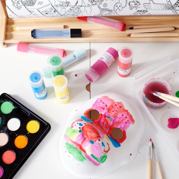 How to entertain children while working from home