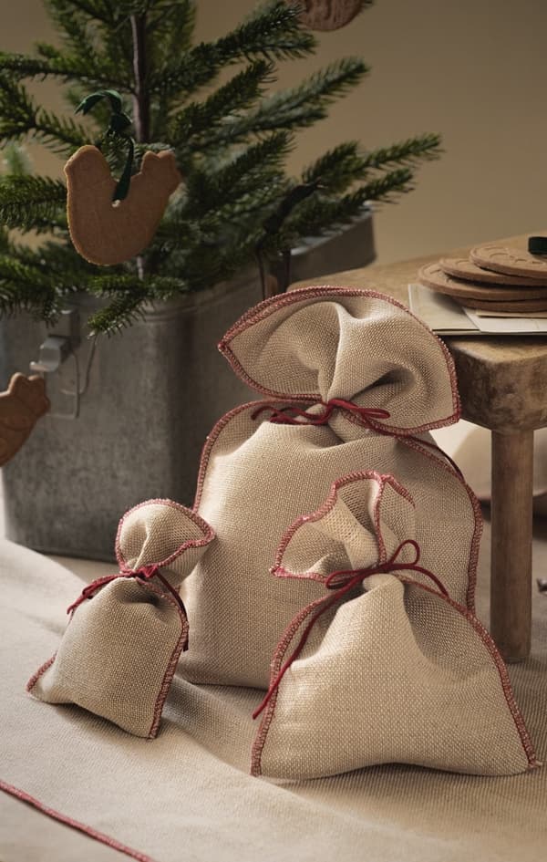 How to make little cloth pouch tree ornaments