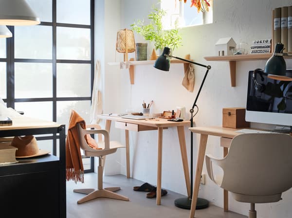 How to organise a study desk