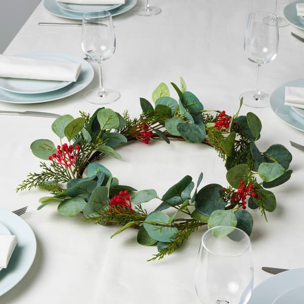 How to store Christmas wreaths