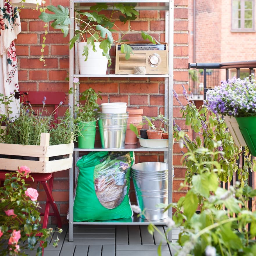 HYLLIS outdoor shelf with plants and pots