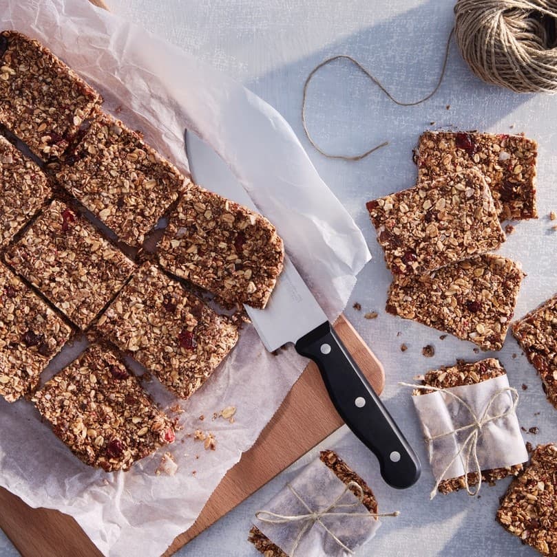 Ideas for a granola bars with dates and cranberries.