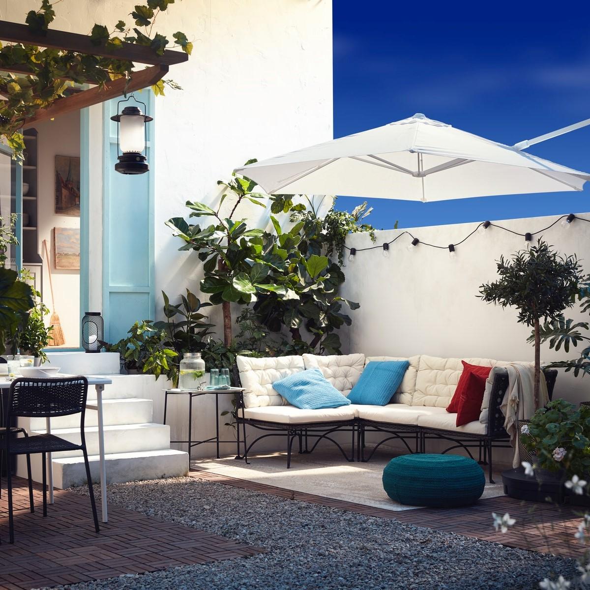 Ideas for a lush patio for inviting friends over.