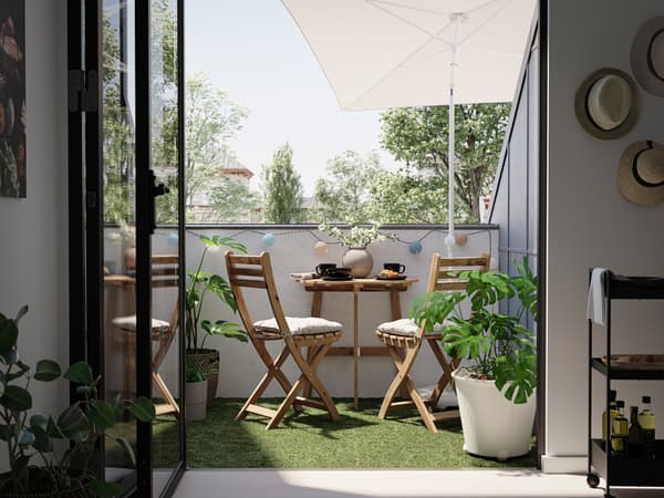 Ideas for decorating a balcony with grass
