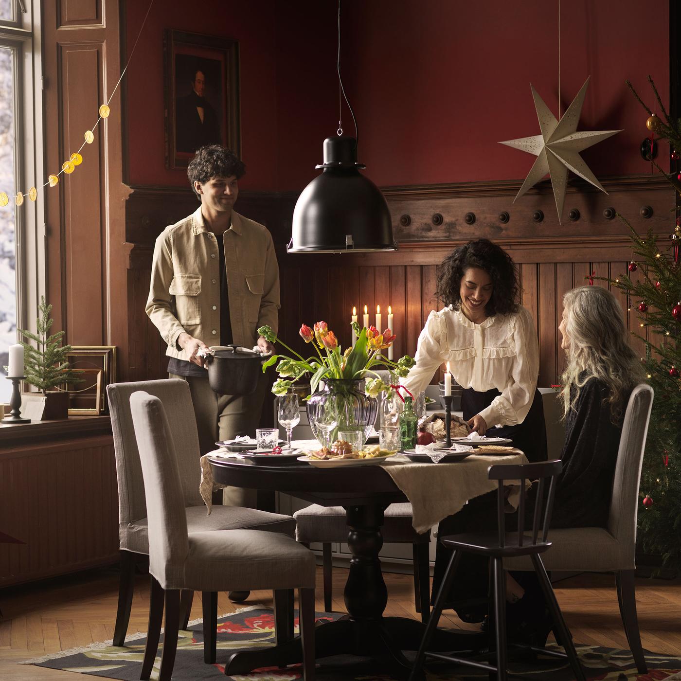 Ideas for make your family dinners more memorable.