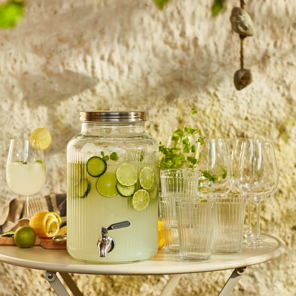 ideas for serving refreshing drinks at meals