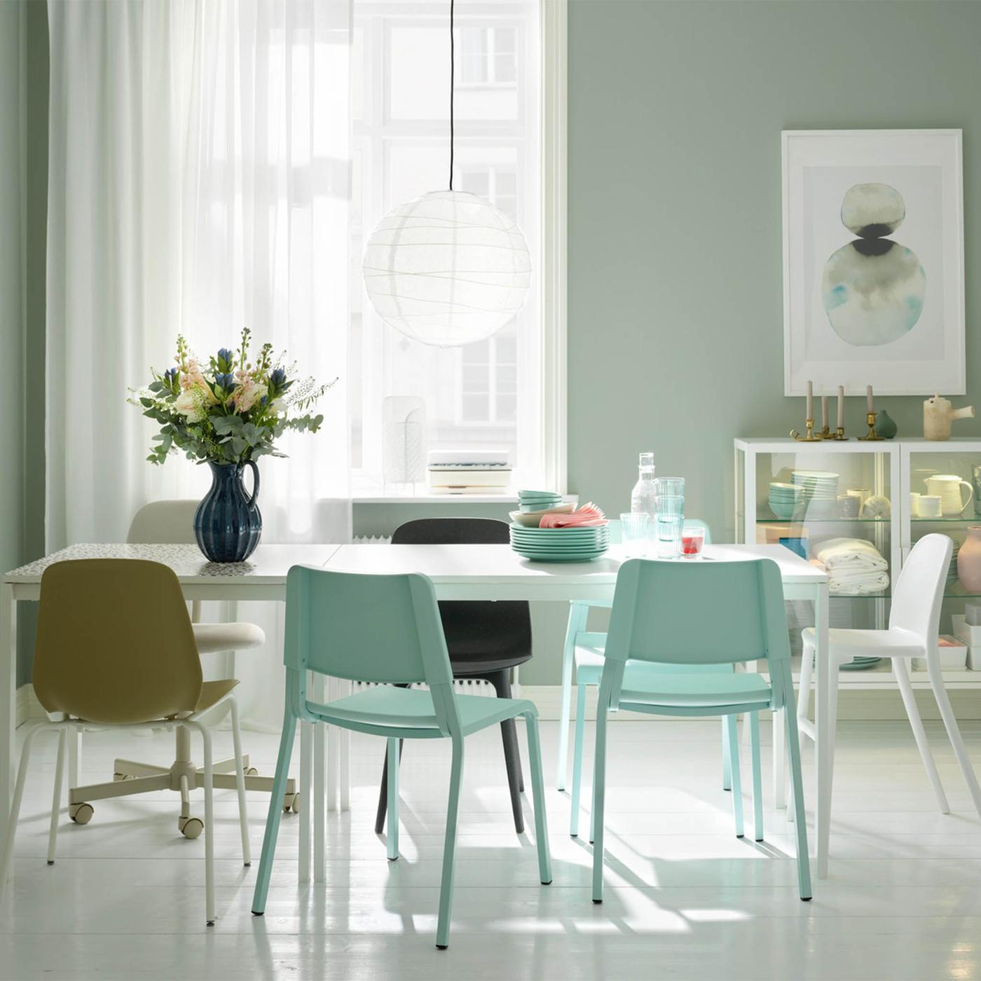 Ideas to get set for more guests with these extendable dining table ideas.