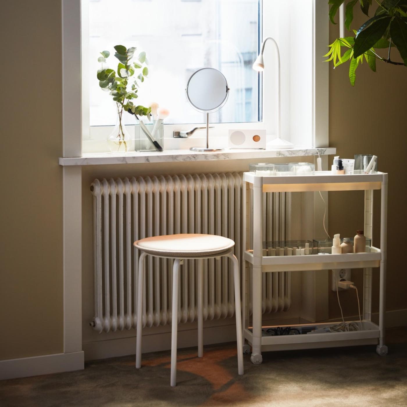 Ideas to set up a vanity table.