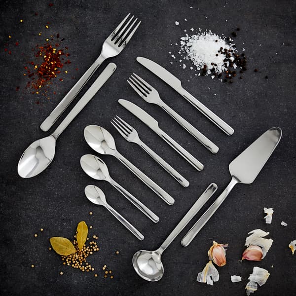 IKEA 365+ cutlery setDeep platesdisplayed in a flatlay 