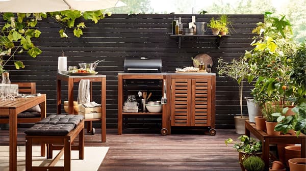 IKEA ÄPPLARÖ kültéri bútorok – asztal, pad, zsúrkocsi és grill állvány – tartós akác fából.