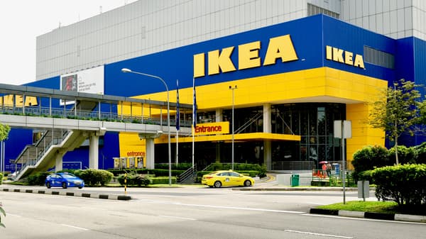 IKEA Alexandra store building in blue and yellow.