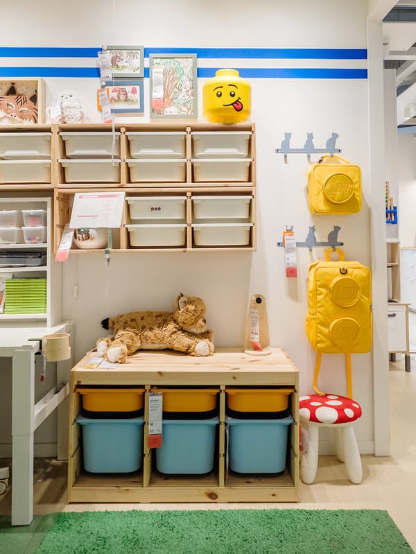 IKEA ALEXANDRA X LEGO in children's room setting that displays TROFAST series. 