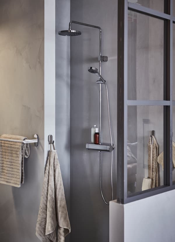 IKEA BROGRUND chrome-plated showerhead comes with a thermo mixer that saves up to 30% of water and denergy while keeping a steady water pressure.