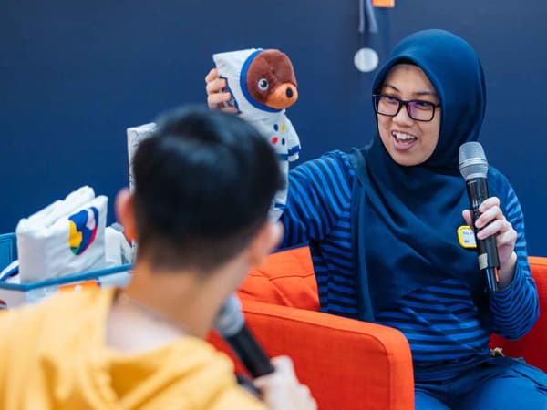 IKEA Co-workers introducing the new AFTONSPRV collection to customers
