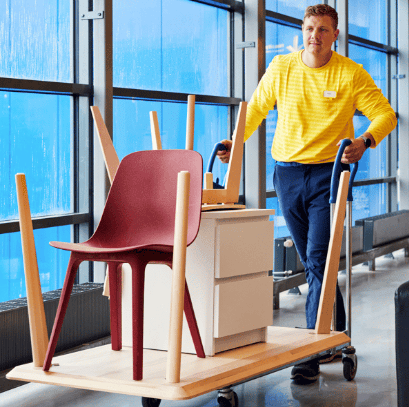IKEA coworker with second hand items