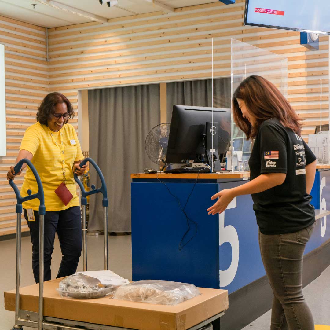IKEA Coworkers are handing over the customer's order