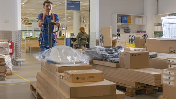 IKEA Damansara coworkers are ready to deliver customers' items
