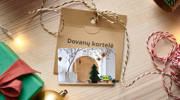IKEA dovanų kortelė šventiškoje pakuotėje – puiki dovana Kalėdoms.