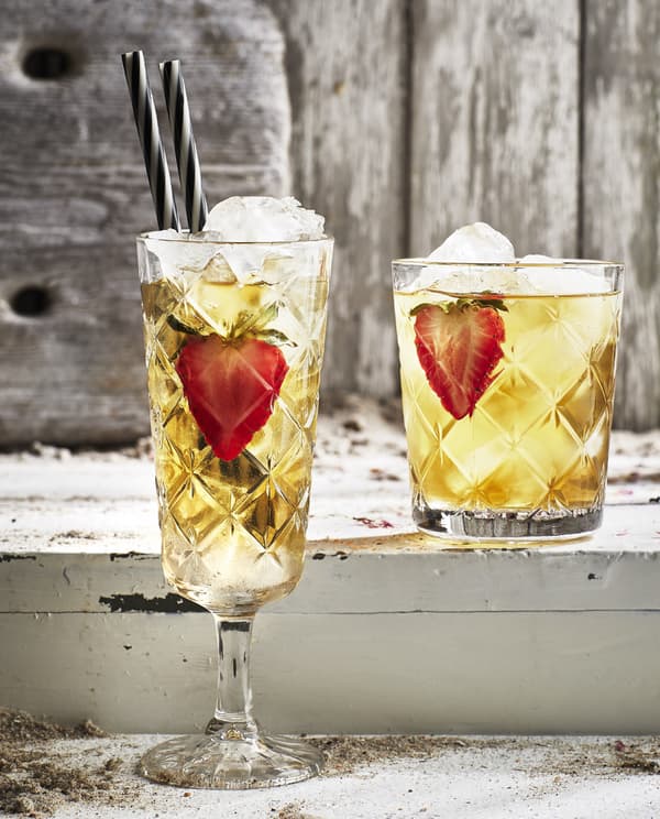 IKEA EGENTID teas can be used to make a fresh drink from white tea with cherry blossom flavour.