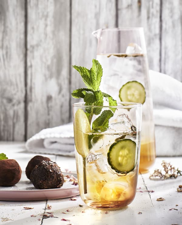 IKEA EGENTID teas can be used to make this citrusy lemongrass tea on the rocks.
