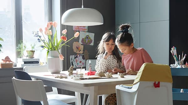 IKEA et iptiQ de Swiss Re lancent l’assurance ménage HEMSÄKER en Suisse