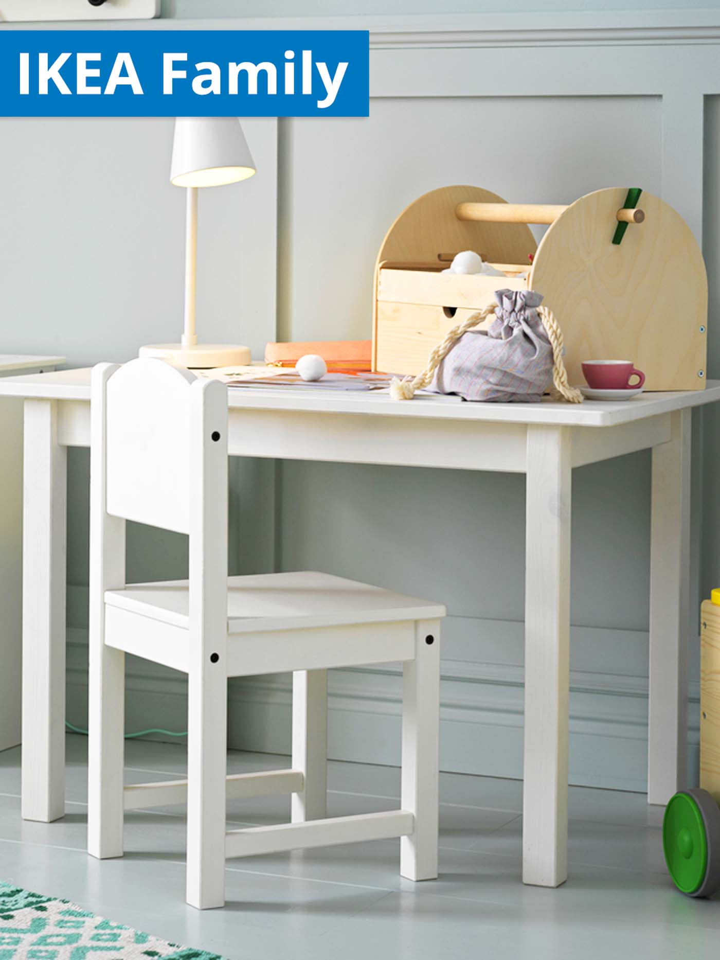 IKEA Family offer. White SUNDVIK children's chair and SUNDVIK children's desk in children's room.