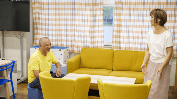 IKEA for Business マネジャーと校長先生が話している