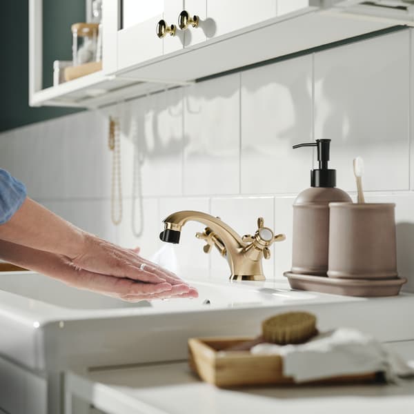 IKEA introduceert ÅBÄCKEN: waterbesparend opzetstuk voor kraan  
