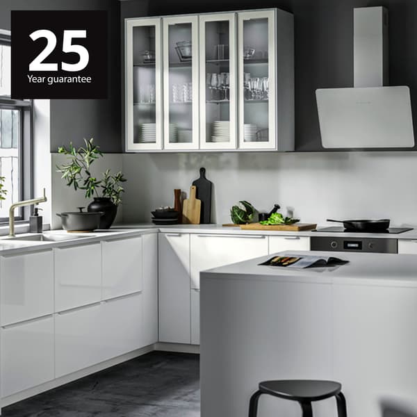 IKEA kitchen with METOD base cabinets and VOXTORP glossy white door fronts. 25-year guarantee logo at the top left corner of the thumbnail. 