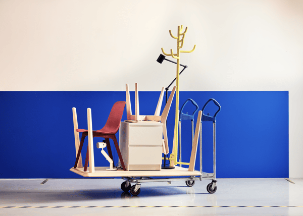 IKEA-ko orgatxo lau bat erabilitako altzariekin