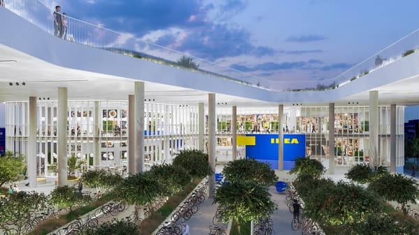 IKEA københavns med visning af hovedindgangen og cykelparkering. 