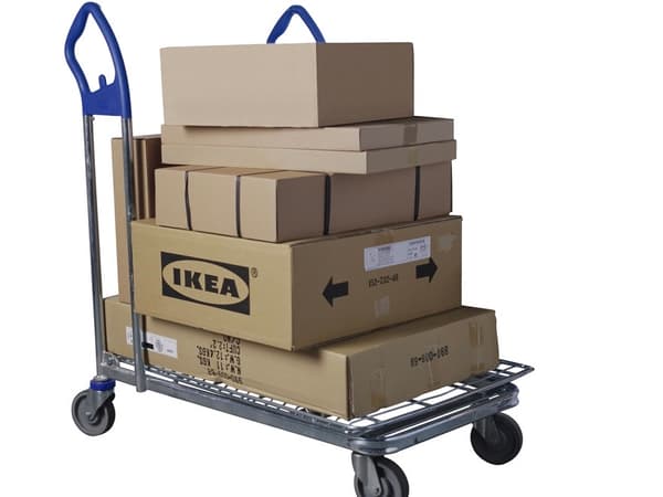IKEA kocsi dobozokkal