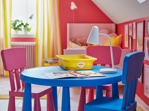 IKEA MAMMUT bright blue plastic table and chairs with one pink chair.