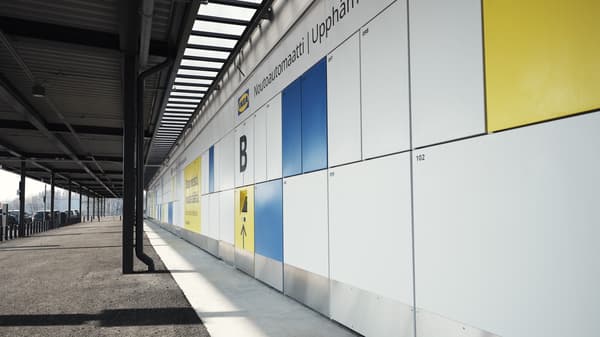 IKEA-noutolokerot asiakasjakelukeskuksen ulkopuolella