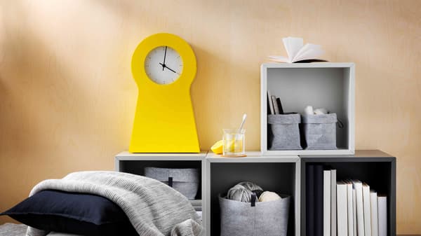 IKEA PS 노란색 시계와 에케트 이미지