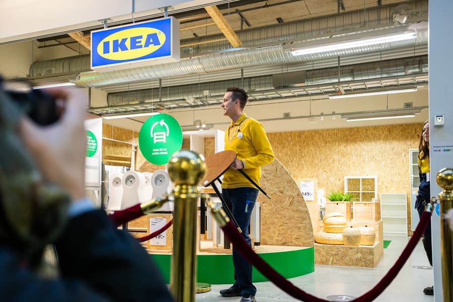 Idag öppnade världens första IKEA second handbutik IKEA