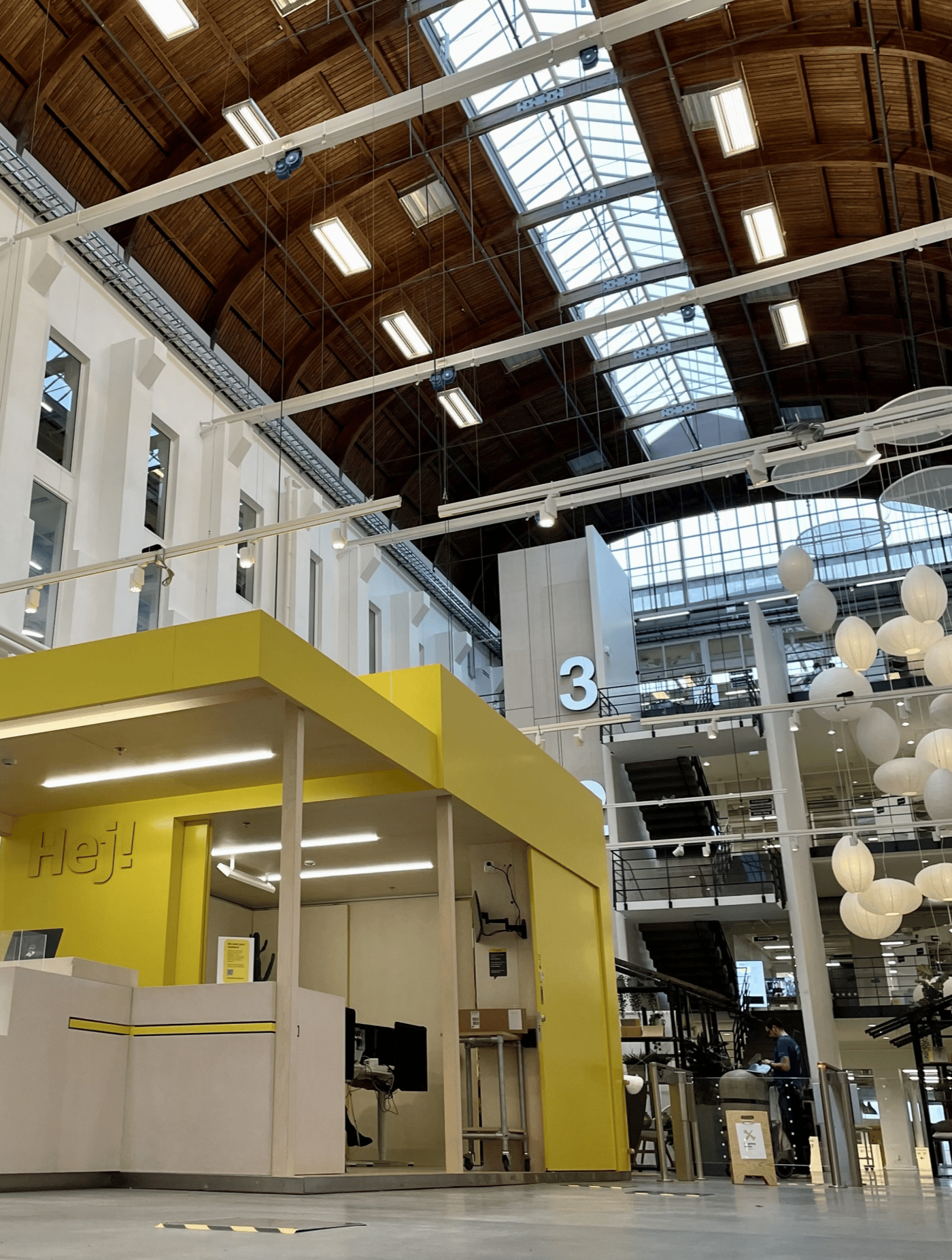 IKEA Sockerbruket, en kontorsbyggnad med högt i tak, från insidan.