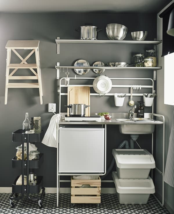 작은 주방을 위한 저렴한 가격대의 공간 절약형 가구를 찾으세요? IKEA SUNNERSTA/순네르스타 미니주방에서 해답을 찾아보세요. 간편하게 조립할 수 있고, 이사 갈 때에도 쉽게 분해해 가지고 갈 수 있어요.