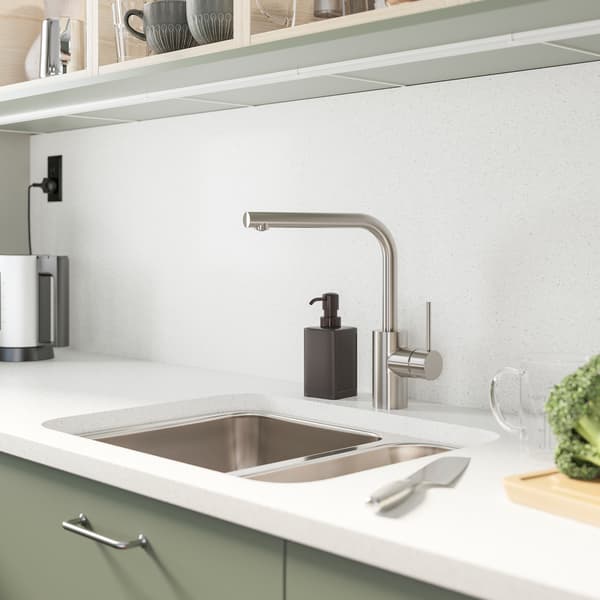 IKEA TÄMNAREN stainless steel-coloured kitchen mixer tap with a sensor is simple, hygienic and practical in a kitchen.