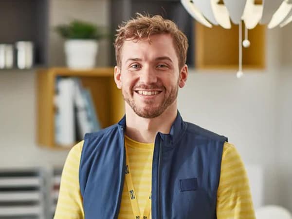 IKEA zaposleni - strokovnjak za notranje oblikovanje